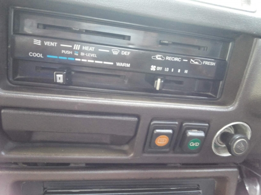 ขายกระบะสุดคลสสิค สภาพ 1 ใน 100 บอดีสวยมากๆ TOYOTA LN 40 เครื่อง 2L 2.45 ดีเซล ขายกระบะสุดคลสสิค สภาพ 1 ใน 100 บอดีสวยมากๆ TOYOTA LN 40 เครื่อง 2L 2.45 ดีเซล