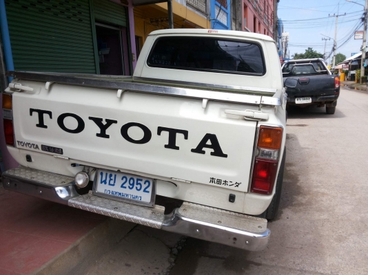 ขายกระบะสุดคลสสิค สภาพ 1 ใน 100 บอดีสวยมากๆ TOYOTA LN 40 เครื่อง 2L 2.45 ดีเซล ขายกระบะสุดคลสสิค สภาพ 1 ใน 100 บอดีสวยมากๆ TOYOTA LN 40 เครื่อง 2L 2.45 ดีเซล