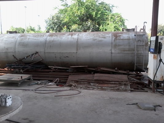 P ณเรศ จองแล้วครับ 20,000 บาท ขายด่วนครับ ถังน้ำมัน 22,000 ลิตร 4 ถัง พร้อม หัวจ่ายน้ำมัน พร้อมใช้งานครับ พี้