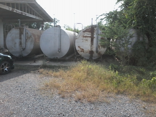 P ณเรศ จองแล้วครับ 20,000 บาท ขายด่วนครับ ถังน้ำมัน 22,000 ลิตร 4 ถัง พร้อม หัวจ่ายน้ำมัน พร้อมใช้งานครับ พี้