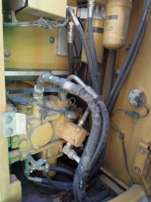 313CCR HGF01223 2,396HRS ARM CRANE 2005Y