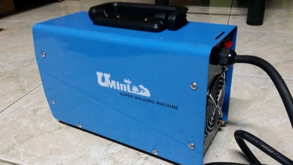 เครื่องเชื่อมไฟฟ้า UMINI MMA-160 มือ 1 เหมาะสำหรับเชื่อมงานต่างๆ ขนาดเล็กกระทัดรัด เครื่องเชื่อมไฟฟ้า UMINI MMA-160 มือ 1 เหมาะสำหรับเชื่อมงานต่างๆ ขนาดเล็กกระทัดรัด
