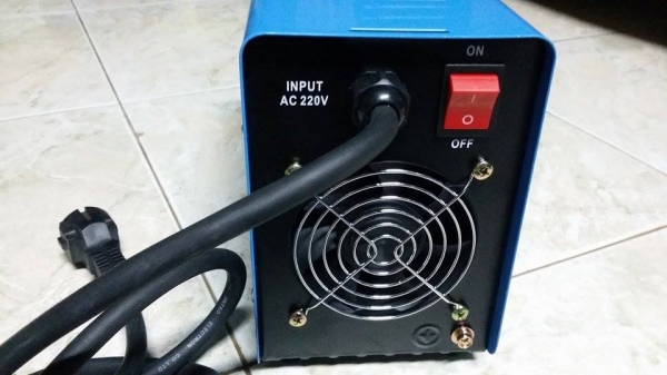 เครื่องเชื่อมไฟฟ้า UMINI MMA-160 มือ 1 เหมาะสำหรับเชื่อมงานต่างๆ ขนาดเล็กกระทัดรัด เครื่องเชื่อมไฟฟ้า UMINI MMA-160 มือ 1 เหมาะสำหรับเชื่อมงานต่างๆ ขนาดเล็กกระทัดรัด