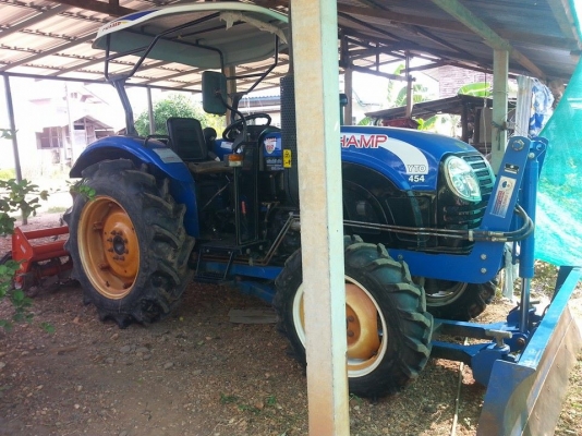 ขายรถไถCHAMP สภาพสวยใช้งาน80ชม. เที่ยบเท่ากับของใหม่ อุปกรณ์ดันหน้า กับโรตารี่ สภาพพร้อมใช้งาน สนใจโทร 090-8588220คุณนะ ID:narong498 หรือ www.truck.in.th/498 หรือfb:ณรงค์ ซื้อขายรถมือสอง(เว็บไซต์ส่วนตัว)