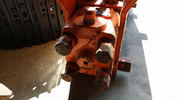 ขาย หัวกระแทก ใส่ รถขุด PC60 มือสองญี่ปุ่น ขาย หัวกระแทก ใส่ รถขุด PC60 มือสองญี่ปุ่น