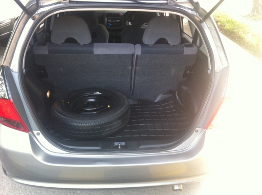 2004 HONDA, JAZZ 1.5 S โฉม JAZZ แรก สีบรอนซ์เงิน เกียร์ออโต้