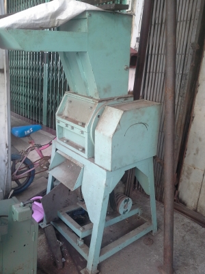 เครื่องบดพลาสติก ขนาด 10 แรงม้า ใช้ไฟ 380V. พร้อมใข้งาน