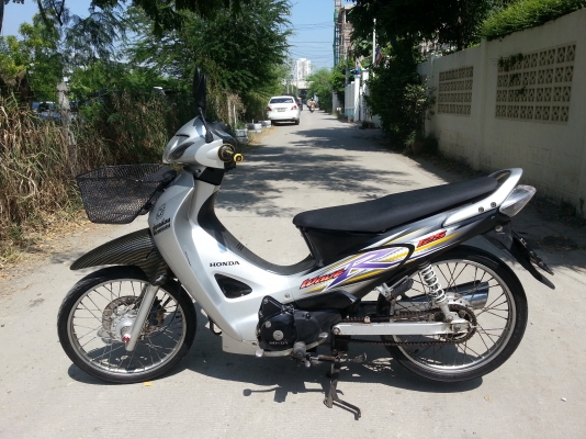 WAVE 125 ราคา 15000 บาท สนใจโทร 084-6937668 ทรัพย์