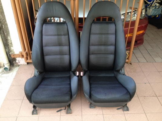 เบาะ MAZDA RX7 สภาพดีรางครบไม่มีขาดปีกไม่ล้มตามรูปเก่าญีปุ่น