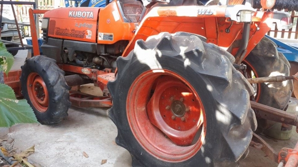 ขายรถไถ KUBOTA3408 4×4สภาพพร้อมใช้งาน เอกสารเล่มทะเบียนพร้อมโอน อุปกรณ์พร้อม ใบดันหน้า ผานหลัง เดิมใช้งานมือเดียว สภาพสวย ขายรถไถ KUBOTA3408 4×4สภาพพร้อมใช้งาน เอกสารเล่มทะเบียนพร้อมโอน อุปกรณ์พร้อม ใบดันหน้า ผานหลัง เดิมใช้งานมือเดียว สภาพสวย