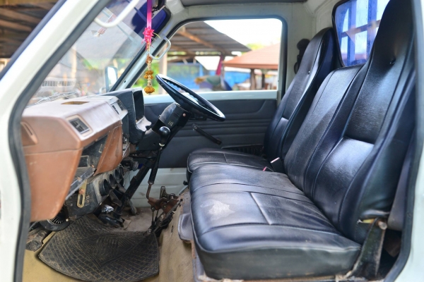 ขายรถบรรทุก 4ล้อ isuzu elf ขายรถบรรทุก 4ล้อ isuzu elf