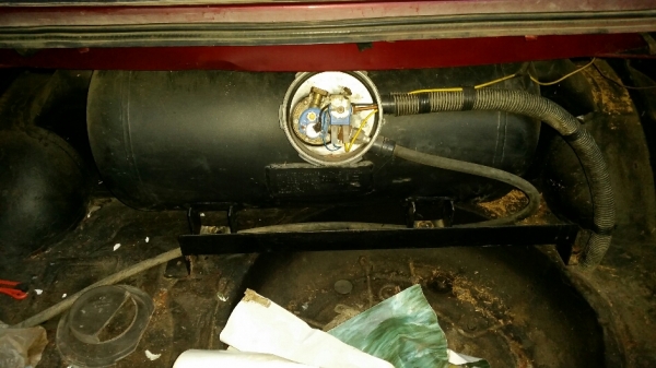 มาสด้าเก๋ง 4 ประตู เครื่องเดิม LPG มัลติ ขับได้ ภาษีขาด 3 เดือน ไม่มีบัตรเจ้าของ ขาย 16,000 บาท