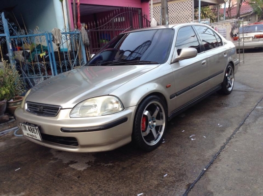 ขายครับ honda civic ตาโต ปี 97 AIRBAG ABS ครบๆตัวท็อปสุด ออโต้ เครื่อง D 15 B ไม่เทค เครื่องสด เกียรดี ภายในสวย ไฟฟ้าทั้ง คัน ครบๆ ช่วงล่างดี แอร์หนาว เพลงดัง สีพอได้ เอาไปใช้ได้เลย ไม่เคย ติดแกส แม็ก 4ล้อ สวยๆ ดิสเบรค 4ล้อ พร้อม ใช้ วิ่งไกล สบาย ขายเเค่