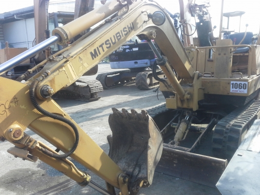 รถแม็คโคร mitsu pc 20  พร้อมใช้ขายถูกตามสภาพไม่มีเวลาทำ 115,000 บาท