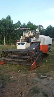 ขายด่วน!!! รถเกี่ยวข้าวคูโบต้า