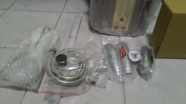 เครื่องทำน้ำอุ่นขนาด 5500 วัตต์ ของใหม่ไม่เคยใช้งานครับ