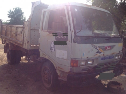 HINO FC 2W 120 HP WO4D หกล้อดั๊มพ์ ซุปเปอร์เสี่ย รถบอดี้สวยครับ เครื่องแห้งดีมากไม่มีเยิ้ม หัวเก๋งบางเดิมภายในเก๋งคอนโซลสวยครบ พวงมาลัยเพาเวอร์ ช่วงล่างใหญ่ครบพร้อม ยาง 8.25 ขอบ 16 รถขับเคลื่อนไม่ได้นะครับชุดเฟืองท้ายถอดซ่อมอยู่ เอกสารทะเบียนชุดโอนครับพร้