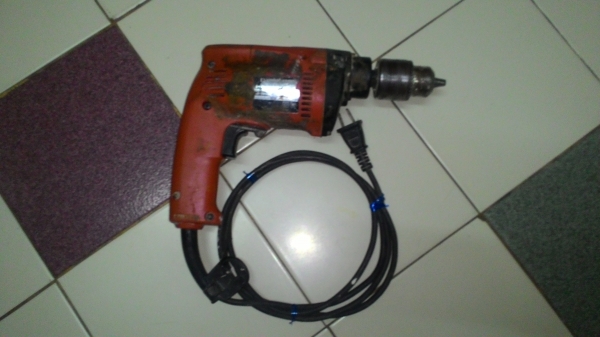 ขายสว่านไฟฟ้าหัว4หุนเจาะกระแทกปูนได้2ระบบพร้อมซ้ายขวายี่ห้อMaktecรถ่นMT811พร้อมใช้ ขายสว่านไฟฟ้าหัว4หุนเจาะกระแทกปูนได้2ระบบพร้อมซ้ายขวายี่ห้อMaktecรถ่นMT811พร้อมใช้