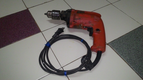 ขายสว่านไฟฟ้าหัว4หุนเจาะกระแทกปูนได้2ระบบพร้อมซ้ายขวายี่ห้อMaktecรถ่นMT811พร้อมใช้ ขายสว่านไฟฟ้าหัว4หุนเจาะกระแทกปูนได้2ระบบพร้อมซ้ายขวายี่ห้อMaktecรถ่นMT811พร้อมใช้