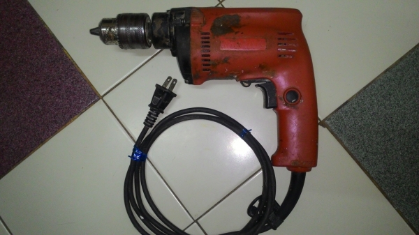 ขายสว่านไฟฟ้าหัว4หุนเจาะกระแทกปูนได้2ระบบพร้อมซ้ายขวายี่ห้อMaktecรถ่นMT811พร้อมใช้