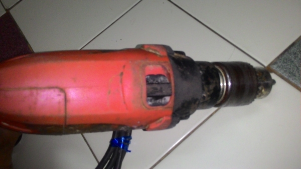 ขายสว่านไฟฟ้าหัว4หุนเจาะกระแทกปูนได้2ระบบพร้อมซ้ายขวายี่ห้อMaktecรถ่นMT811พร้อมใช้ ขายสว่านไฟฟ้าหัว4หุนเจาะกระแทกปูนได้2ระบบพร้อมซ้ายขวายี่ห้อMaktecรถ่นMT811พร้อมใช้