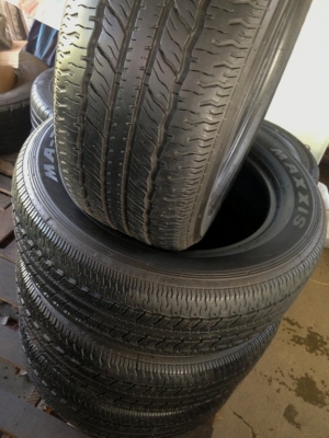 - ขายยาง 235/60/17  3500.-