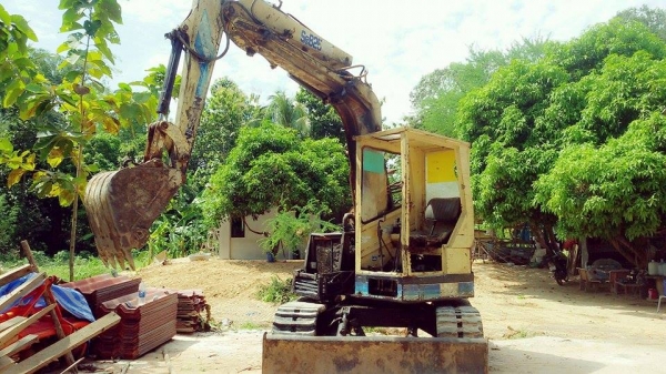 ขายแบ็คโฮ nissan pc50 พร้อมสาลี่ลากแบ็คโฮ 295,000 บาท