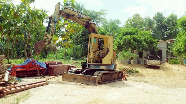 ขายแบ็คโฮ nissan pc50 พร้อมสาลี่ลากแบ็คโฮ 295,000 บาท