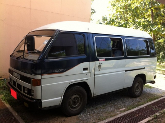 รถตู้ อีซูซุ บัดดี้