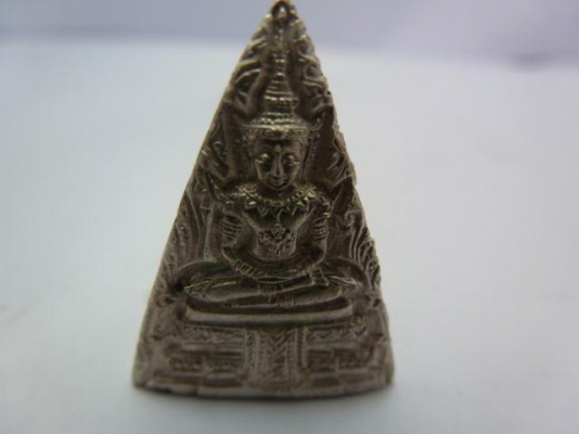 พระเนื้อเงินสามหน้า