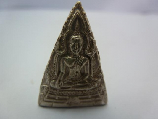 พระเนื้อเงินสามหน้า