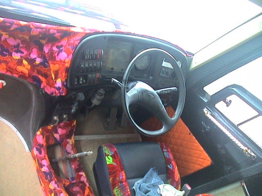 ขายรถบัส 8 ล้อตัวถังใหม่