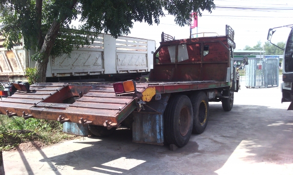 ขายรถสิบล้อหัวยาวเทนเลอรลากรถแบคขึ้นPC200เครือง185แรง