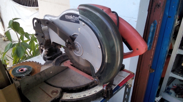 ขายเลื่อยตัดองศา 10" maktec mt230 มือสองครับ