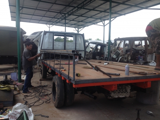 รับซ่อม เคาะ ปะ สี ตัวถีง เก็บงาน อุบัติเหตุ และอื่นๆ