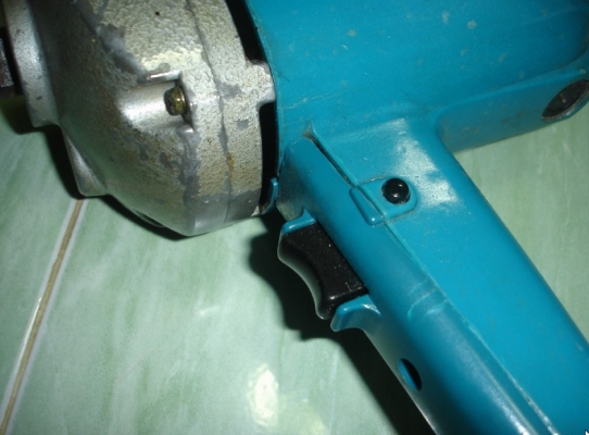 เครื่องขัดสีรถ MAKITA รุ่น 9218BL 860w,1400รอบ,