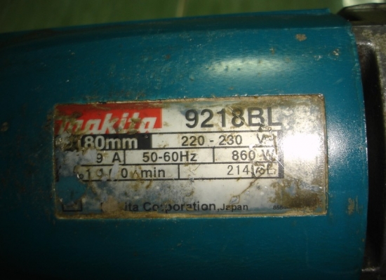 เครื่องขัดสีรถ MAKITA รุ่น 9218BL 860w,1400รอบ,