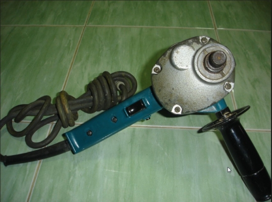 เครื่องขัดสีรถ MAKITA รุ่น 9218BL 860w,1400รอบ,