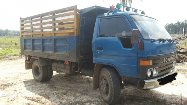 ขายรถบรรทุก 6 ล้อดัมพ์ TOYOTA 115 แรงม้า BU97 เครื่อง 14B แอร์พร้อม ราคา 350000
