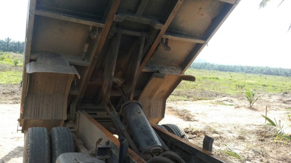 ขายรถบรรทุก 6 ล้อดัมพ์ TOYOTA 115 แรงม้า BU97 เครื่อง 14B แอร์พร้อม ราคา 350000