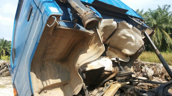 ขายรถบรรทุก 6 ล้อดัมพ์ TOYOTA 115 แรงม้า BU97 เครื่อง 14B แอร์พร้อม ราคา 350000