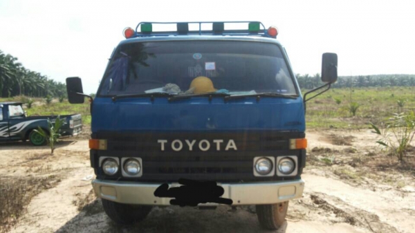 ขายรถบรรทุก 6 ล้อดัมพ์ TOYOTA 115 แรงม้า BU97 เครื่อง 14B แอร์พร้อม ราคา 350000