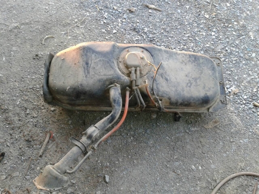 ถังน้ำมันรถนิสันบิ๊กเอ็ม