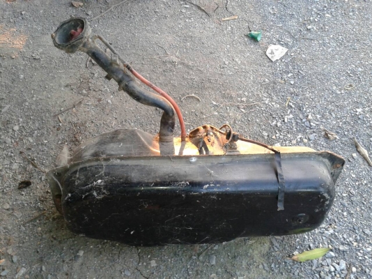 ถังน้ำมันรถนิสันบิ๊กเอ็ม