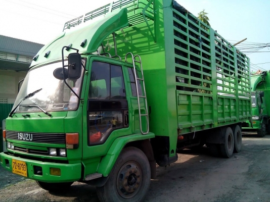 ขาย 10 ล้อ  Rocky 175 Hp. ปี 35 มี 2 คันครับ