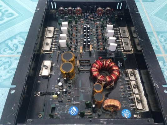 แอมป์4ch ZULEX มือสองสภาพดีด้านนอกมีรอยบ้างแต่ด้านในยังไม่เคยซ่อม เสียงดี ฝาหลังไม่มี ขับกลางแหลมเพราะๆ ขาย 1350 บาท