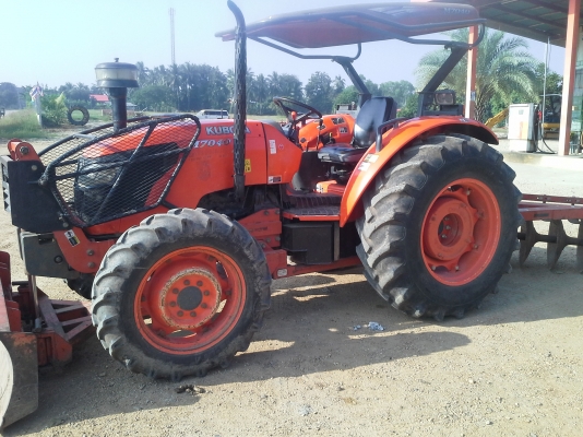 ขาย แทรกเตอร์ KUBOTA M7040 ถูกๆ สวยๆ 1747 ช.ม