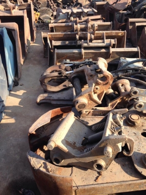 บุ้งกี๋เก่านอกหลายรุ่น