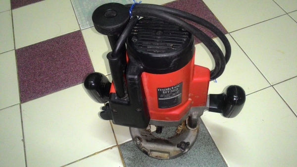 ขายเราเตอร์เซาะร่องมือสองสภาพดียี่ห้อMaktecรุ่นMT360พร้อมใช้งานครับ