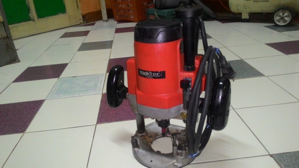 ขายเราเตอร์เซาะร่องมือสองสภาพดียี่ห้อMaktecรุ่นMT360พร้อมใช้งานครับ
